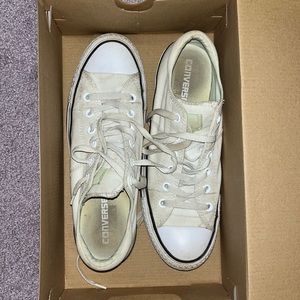 White Converse women’s 10